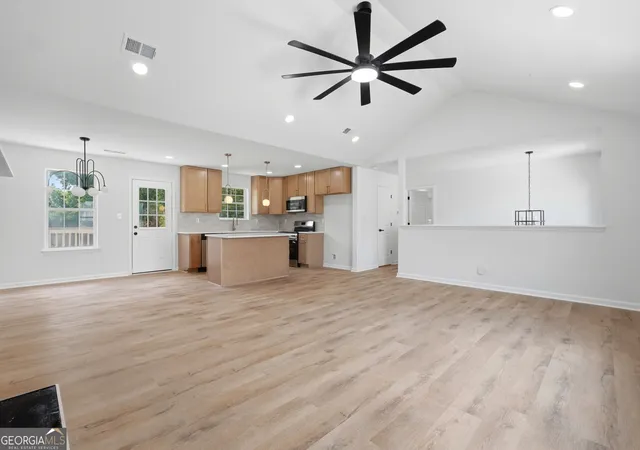 3rd image of 2704 Field Spring Dr, Lithonia, GA 30058 | MLS# 10803074