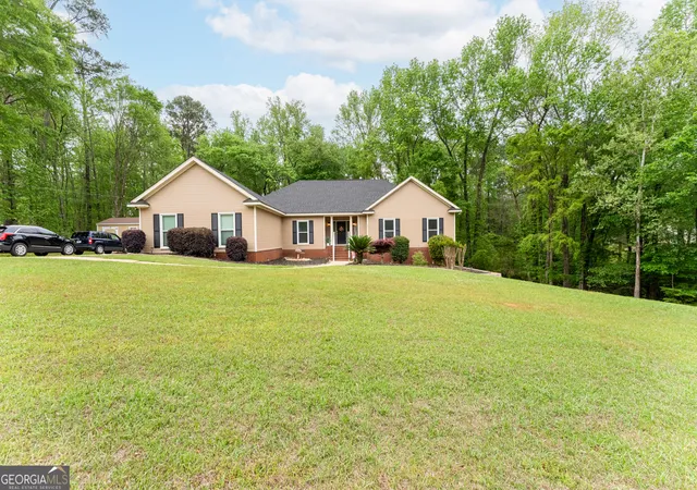 Photo 3 of Single family home for sale at 3779 Sussex Dr Ne, Milledgeville, GA 31061 | MLS# 10727147 | Listing updated on 2026-07-29