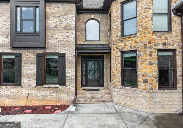 3rd image of 585 Settles Brook Ct, Suwanee, GA 30024 | MLS# 10779186