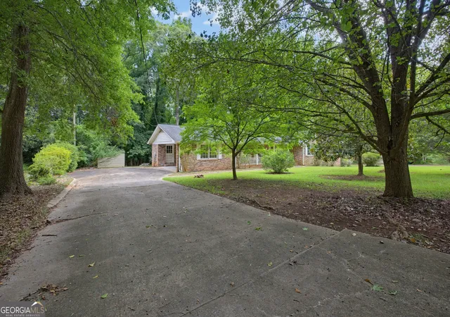 Photo 2 of Single family home for sale at 140 Horseshoe Cir, Athens, GA 30605 | MLS# 10824065 | Listing updated on 2026-08-26