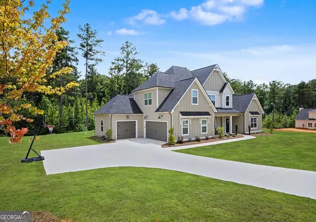 Photo 3 of Single family home for sale at 400 Atlantica Dr, Newnan, GA 30263 | MLS# 10778854 | Listing updated on 2026-09-18