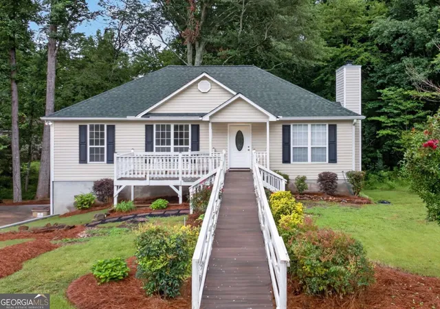 Photo 2 of Single family home for sale at 7015 Bannister Park Ln, Cumming, GA 30028 | MLS# 10807535 | Listing updated on 2026-08-23