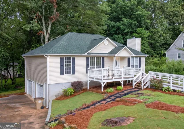 Photo 2 of Single family home for sale at 7015 Bannister Park Ln, Cumming, GA 30028 | MLS# 10807535 | Listing updated on 2026-08-23