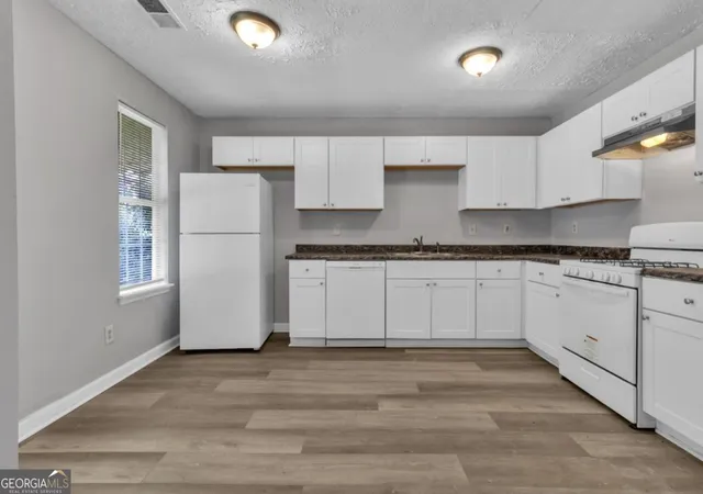 Photo 3 of Townhouse for sale at 3559 Ashley Sta Dr SW, Marietta, GA 30008 | MLS# 10828788 | Listing updated on 2026-09-12