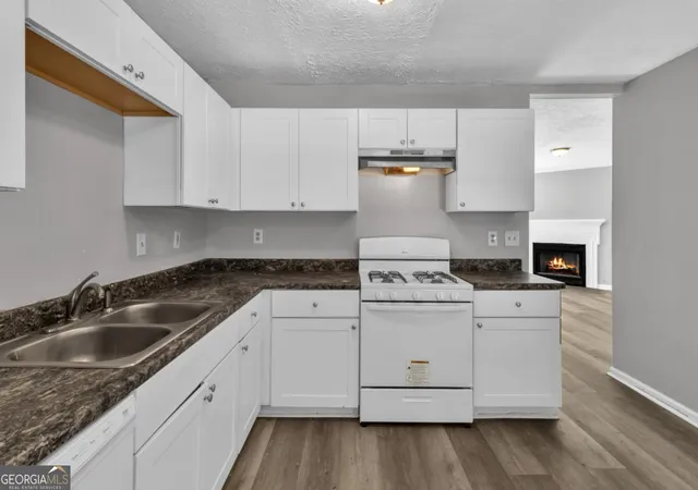 Photo 4 of Townhouse for sale at 3559 Ashley Sta Dr SW, Marietta, GA 30008 | MLS# 10828788 | Listing updated on 2026-09-12