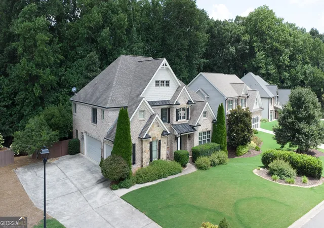 Photo 3 of Single family home for sale at 6905 Concord Brook Ln, Cumming, GA 30028 | MLS# 10828188 | Listing updated on 2026-08-30