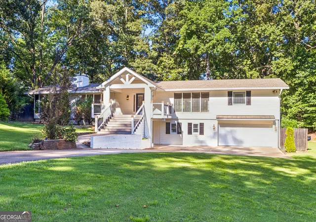 Photo 3 of Single family home for sale at 530 E Lake Dr, Gainesville, GA 30506 | MLS# 10831627 | Listing updated on 2026-09-12