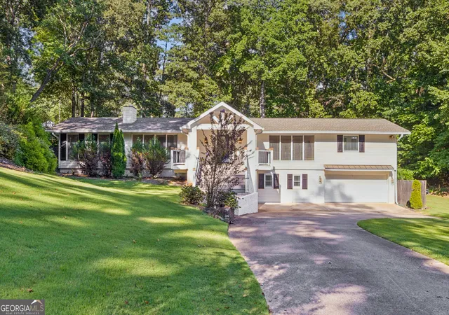 Photo 4 of Single family home for sale at 530 E Lake Dr, Gainesville, GA 30506 | MLS# 10831627 | Listing updated on 2026-09-12