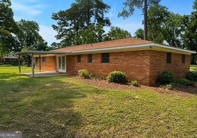 Photo 2 of Sale Pending at 2100 Ben Hill Ave, Waycross, GA 31503 | MLS# 10826451 | Listing updated on 2026-09-12
