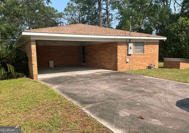 Photo 3 of Sale Pending at 2100 Ben Hill Ave, Waycross, GA 31503 | MLS# 10826451 | Listing updated on 2026-09-12