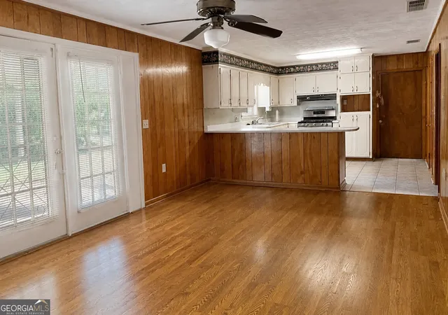Photo 3 of Sale Pending at 2100 Ben Hill Ave, Waycross, GA 31503 | MLS# 10826451 | Listing updated on 2026-09-12