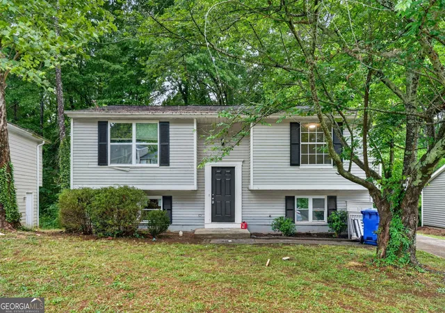 3rd image of 2075 Countydown Ln, Stone Mountain, GA 30088 | MLS# 10755865