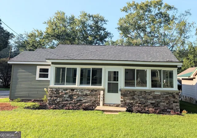Photo 1 of Single family home for sale at 302 Pennsylvania Ave, Carrollton, GA 30117 | MLS# 10824943 | Listing updated on 2026-09-16