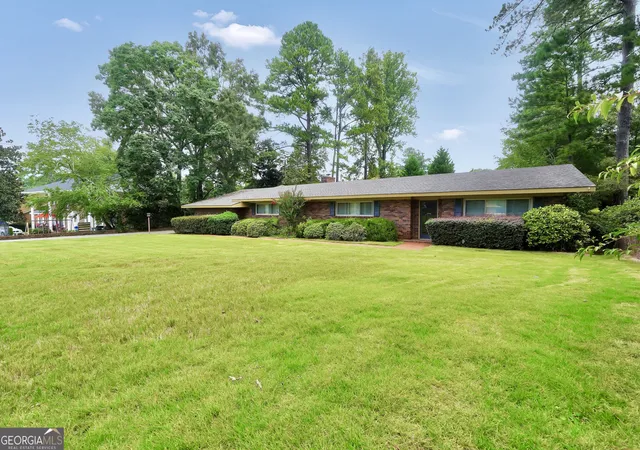 Photo 3 of Single family home for sale at 104 Woodlawn Pl, Thomaston, GA 30286 | MLS# 10822033 | Listing updated on 2026-09-17
