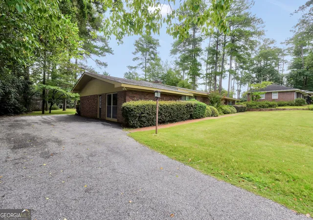Photo 4 of Single family home for sale at 104 Woodlawn Pl, Thomaston, GA 30286 | MLS# 10822033 | Listing updated on 2026-09-17