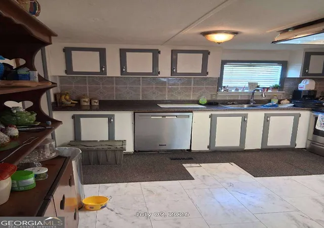 Photo 3 of Manufactured home for sale at 2911 Madeline Rd, Albany, GA 31705 | MLS# 10822877 | Listing updated on 2026-08-24
