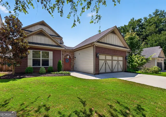 Photo 2 of Single family home for sale at 711 Gittings Ave, Peachtree City, GA 30269 | MLS# 10832947 | Listing updated on 2026-08-27