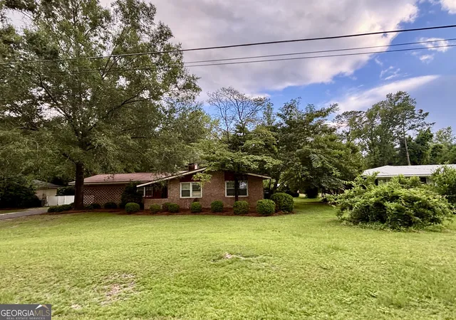 Photo 2 of Single family home for sale at 152 Crest Dr, Cochran, GA 31014 | MLS# 10796554 | Listing updated on 2026-09-12