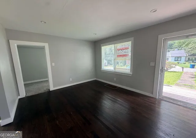 Photo 8 of Sale Pending at 1714 Emerald Ave Sw, Atlanta, GA 30310 | MLS# 10802152 | Listing updated on 2026-09-11