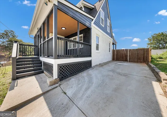 Photo 2 of Single family home for sale at 1420 Donnelly Ave Sw, Atlanta, GA 30310 | MLS# 10834443 | Listing updated on 2026-09-10
