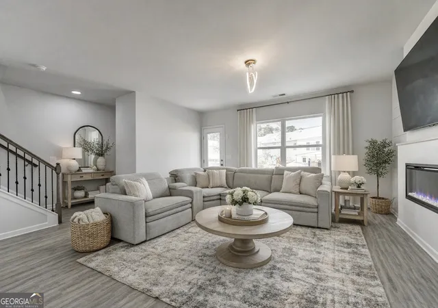 Homes for sale in Sugar Hill, GA | 1123 Chastain Dr, Sugar Hill, GA 30518 | MLS# 10725733