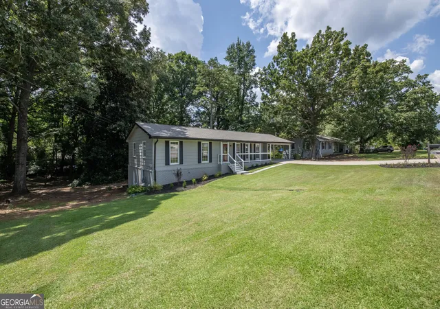 Photo 3 of Single family home for sale at 6109 Ridge Wy, Douglasville, GA 30135 | MLS# 10826957 | Listing updated on 2026-09-19
