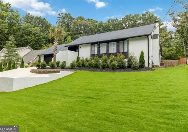 3rd image of 7025 Northgreen Dr, Sandy Springs, GA 30328 | MLS# 10707764