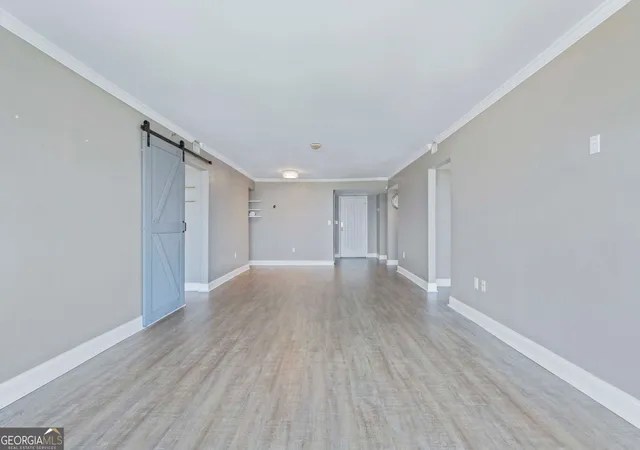 Listing Photo 2 - Condo for sale in building located at 2870 Pharr Ct S Nw, Atlanta, GA 30305 - Unit #2401