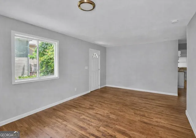 Listing Photo 3 - Condo for sale in building located at 477 Fairlane Cir NW, Atlanta, GA 30331
