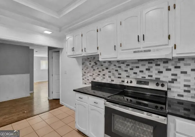 Listing Photo 4 - Condo for sale in building located at 477 Fairlane Cir NW, Atlanta, GA 30331