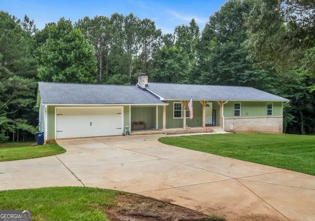 Homes for sale in Griffin, GA | 3966 W Mcintosh Rd, Griffin, GA 30223 | MLS# 10793915
