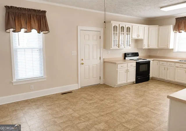 Photo 3 of Single family home for sale at 410 Zebulon St, Barnesville, GA 30204 | MLS# 10792946 | Listing updated on 2026-09-11