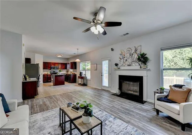 4th image of 220 Nichols Dr, Suwanee, GA 30024 | MLS# 10817805