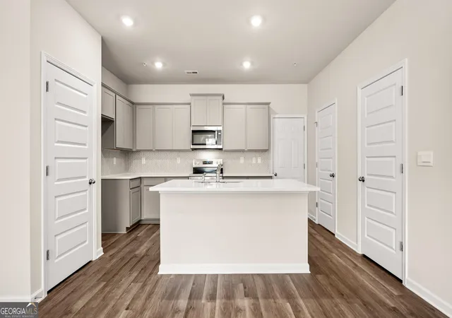 Photo 4 of Townhouse for sale at 408 Reflection Dr, Stockbridge, GA 30281 | MLS# 10712944 | Listing updated on 2026-10-09