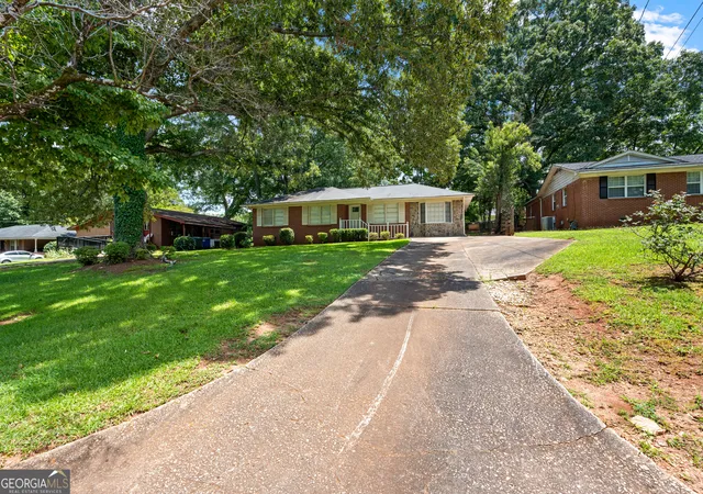 Photo 2 of Sale Pending at 1732 E Mercer Dr, Griffin, GA 30223 | MLS# 10793968 | Listing updated on 2026-09-11