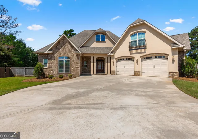 Photo 3 of Sale Pending at 309 Bridgehampton Wy, Perry, GA 31069 | MLS# 10831390 | Listing updated on 2026-09-09