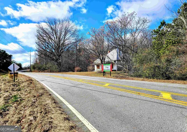 Photo 3 of Sale Pending at 192 Old Peachtree Rd Ne, Suwanee, GA 30024 | MLS# 10087188 | Listing updated on 2026-06-30