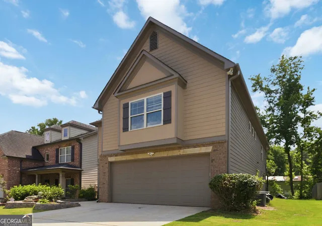 Photo 3 of Single family home for sale at 2618 Lake Manor Cir, Duluth, GA 30096 | MLS# 10804405 | Listing updated on 2026-07-29