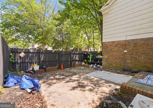 Listing Photo 2 - Condo for sale in building located at 6584 Sleepy Holw Ln, Morrow, GA 30260