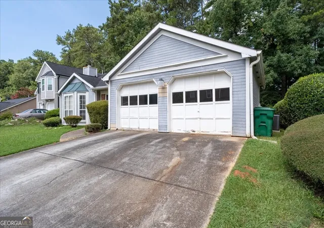 Photo 3 of Single family home for sale at 511 Barclay Ct, Stone Mountain, GA 30083 | MLS# 10826702 | Listing updated on 2026-09-17