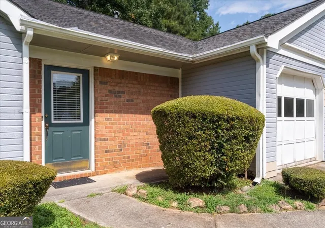 Photo 4 of Single family home for sale at 511 Barclay Ct, Stone Mountain, GA 30083 | MLS# 10826702 | Listing updated on 2026-09-17