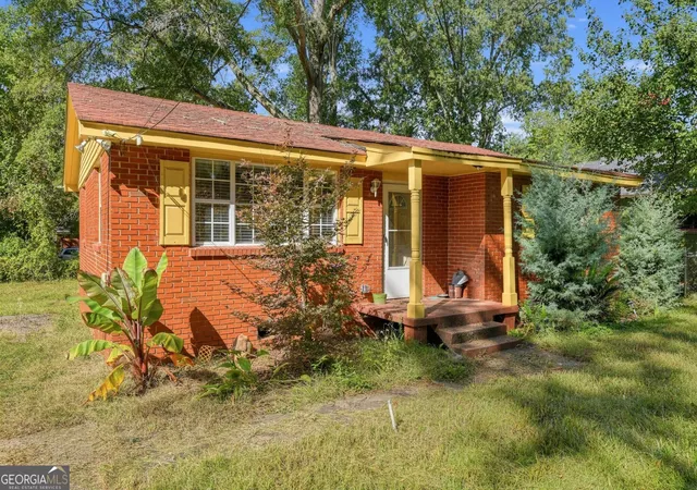 Single family home for sale at 513 Lane St, Griffin, GA 30223 | MLS# 10880719