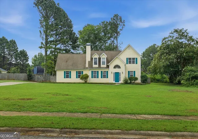Photo 3 of Single family home for sale at 43 Mosswood Court, Newnan, GA 30265 | MLS# 10823613 | Listing updated on 2026-10-09