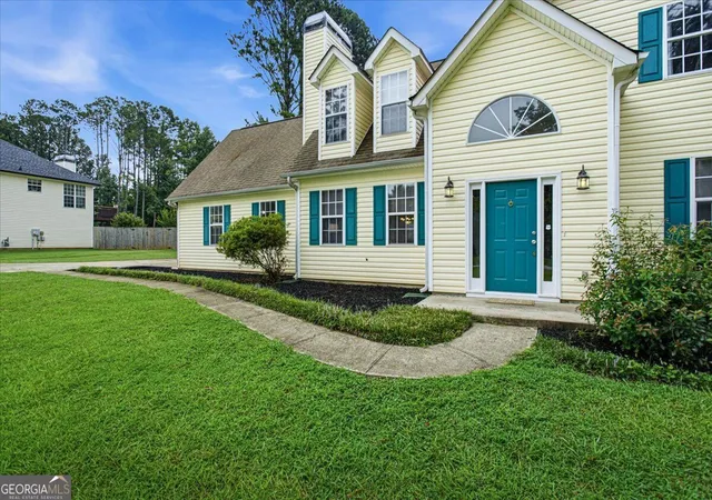 Photo 3 of Single family home for sale at 43 Mosswood Court, Newnan, GA 30265 | MLS# 10823613 | Listing updated on 2026-10-09