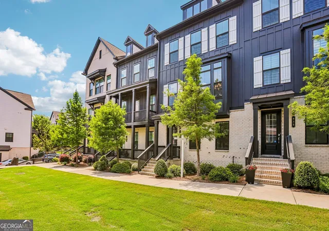 Photo 3 of Sale Pending at 933 Catamaran Ct, Alpharetta, GA 30005 | MLS# 10806023 | Listing updated on 2026-09-15