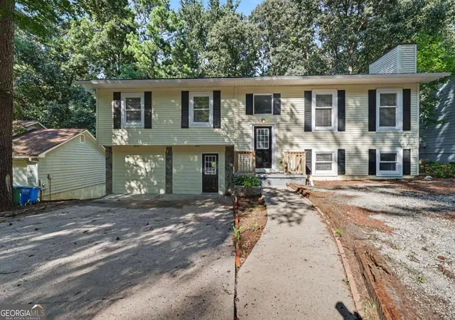 Photo 1 of Sale Pending at 3909 Valley Brk Rd, Snellville, GA 30039 | MLS# 10818031 | Listing updated on 2026-08-10