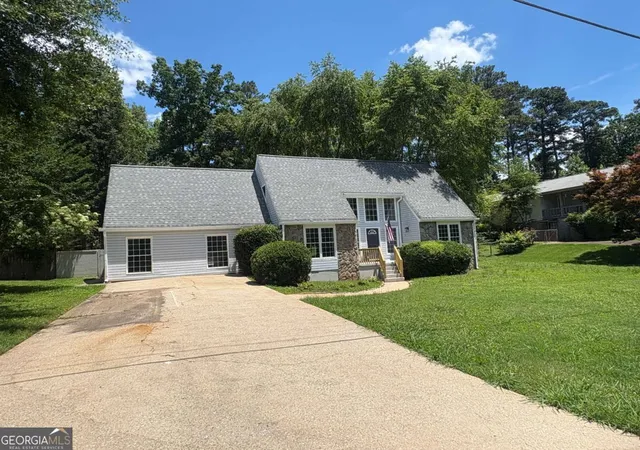 Photo 3 of Single family home for sale at 6762 Oakland Dr, Douglasville, GA 30135 | MLS# 10780179 | Listing updated on 2026-08-04
