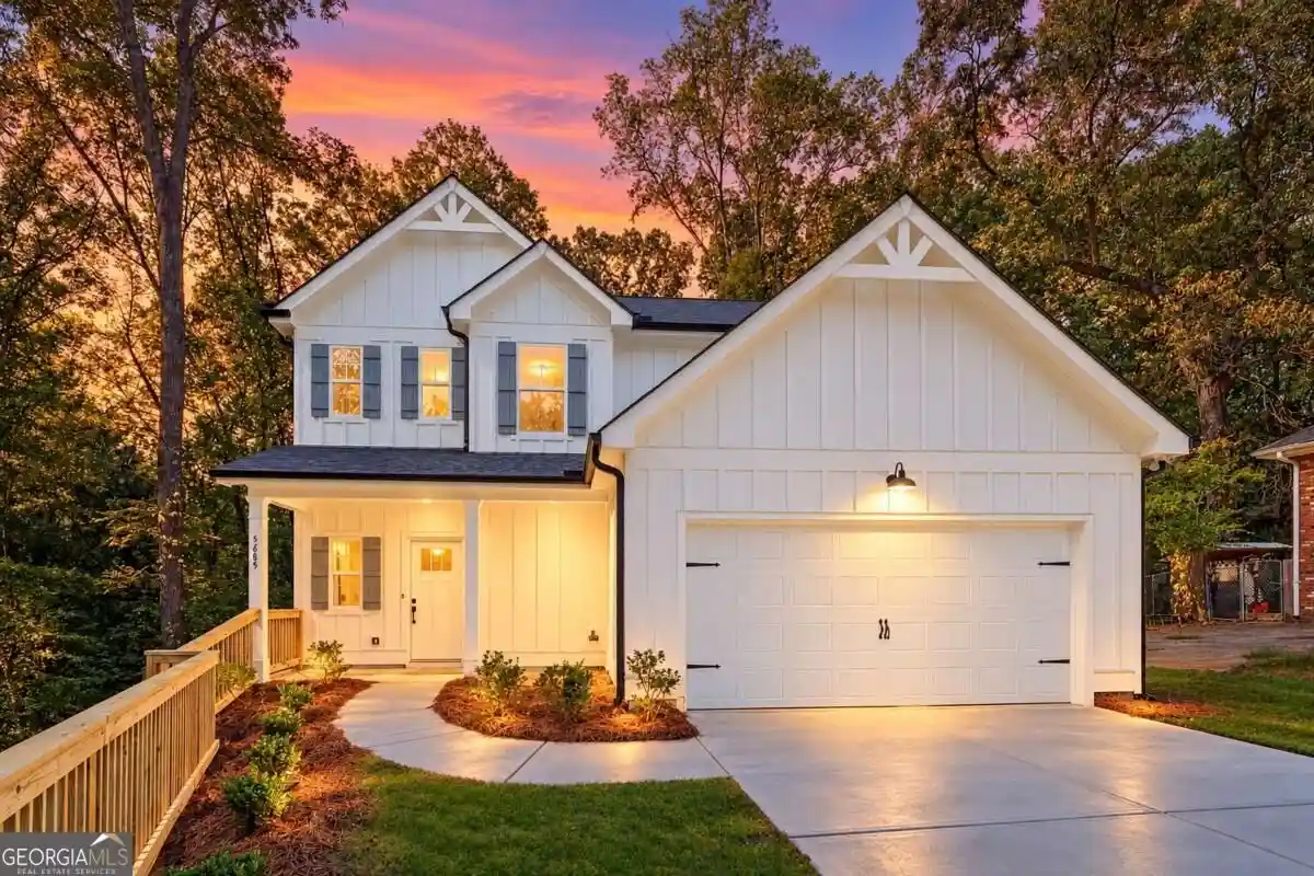 Photo 1 of Single family home for sale at 5685 Crestview Dr, Acworth, GA 30102 | MLS# 10873525 | Listing updated on 2026-10-29