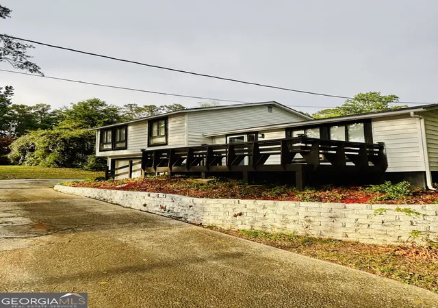 Photo 3 of Single family home for sale at 121 Kings Ridge Dr, Peachtree City, GA 30269 | MLS# 10773565 | Listing updated on 2026-09-08