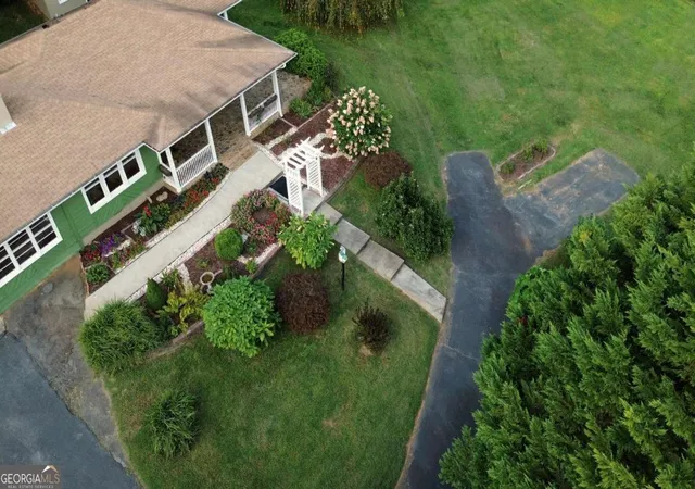 Photo 3 of Single family home for sale at 1211 Scenic Dr, Blue Ridge, GA 30513 | MLS# 10825157 | Listing updated on 2026-08-30